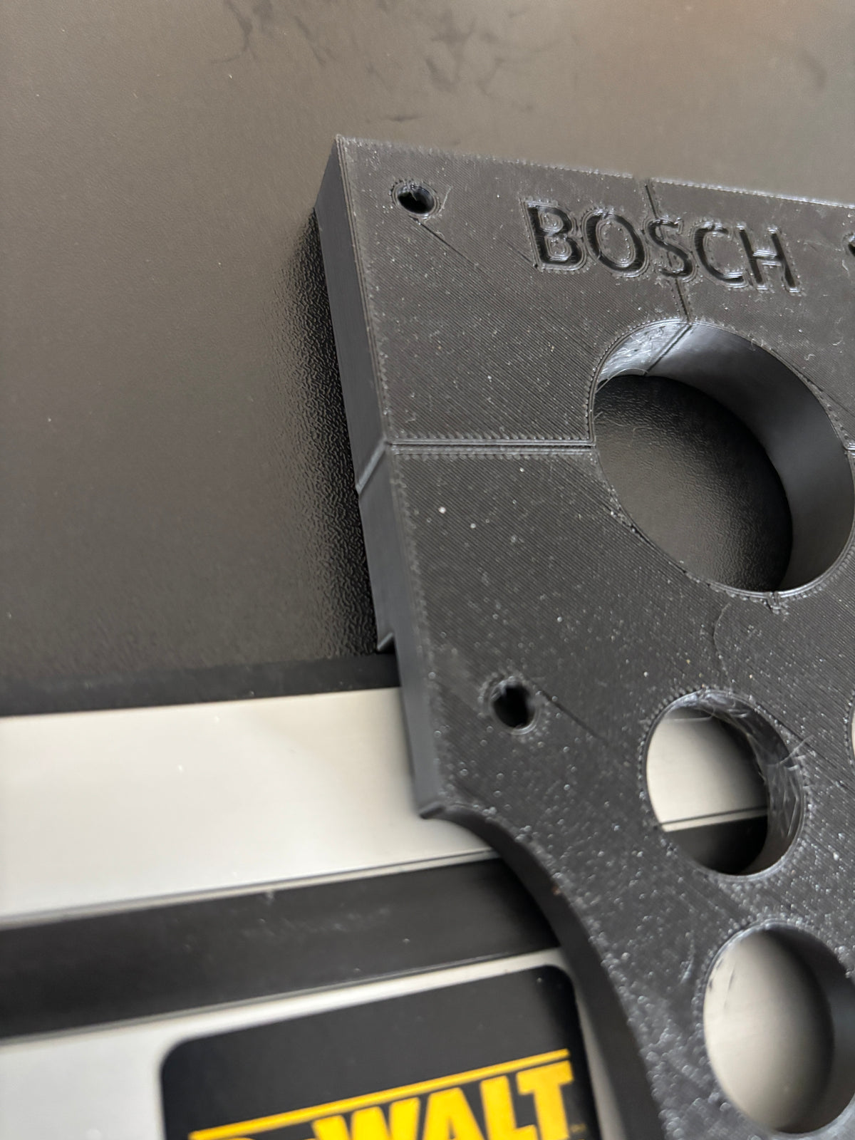 Adaptateur de rail de guidage pour base plongeante de défonceuse affleureuse Bosch PR20EVS vers rail/guide Dewalt
