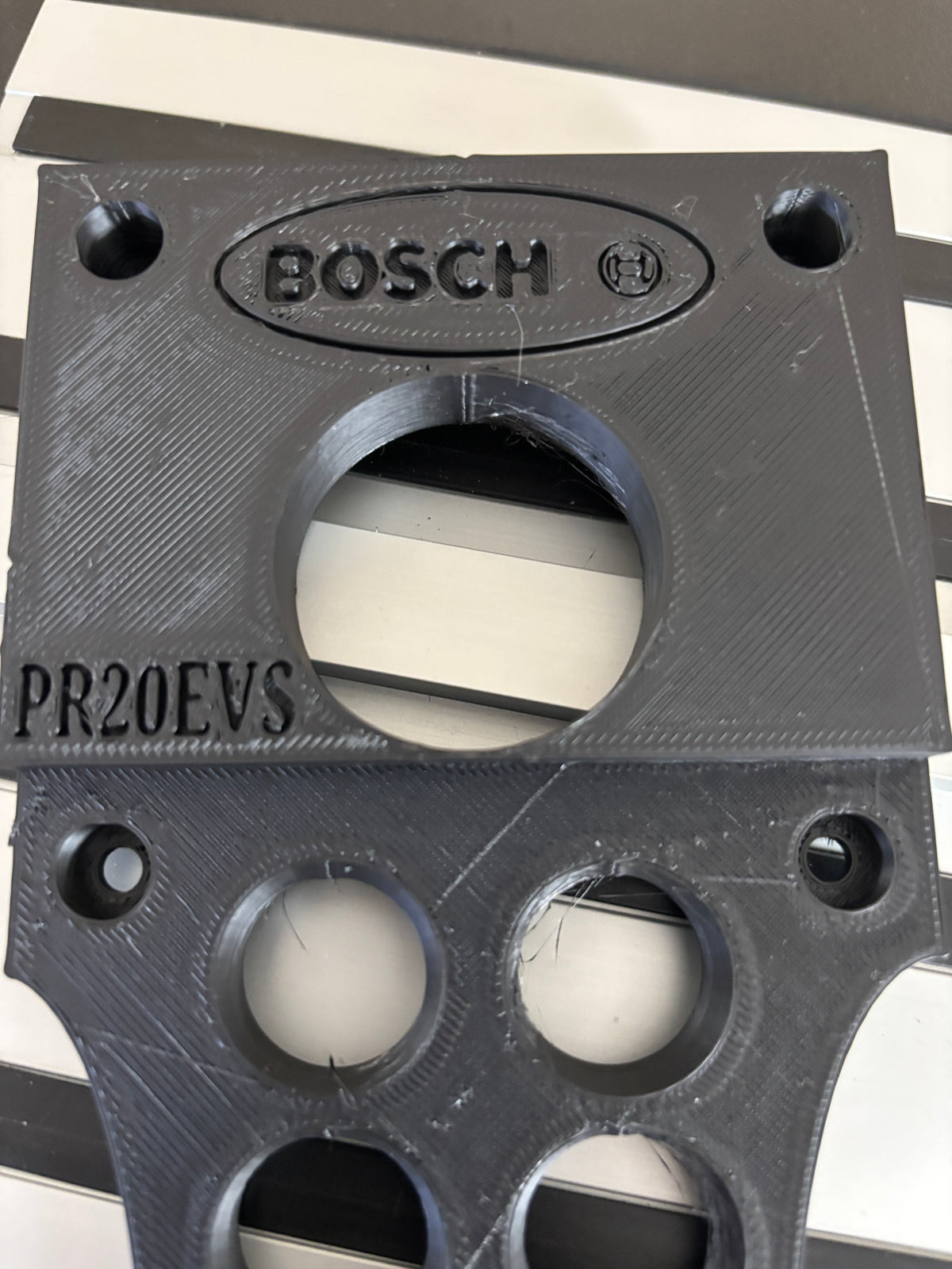 Adaptateur de rail de guidage pour base plongeante de défonceuse affleureuse Bosch PR20EVS vers rail/guide Dewalt
