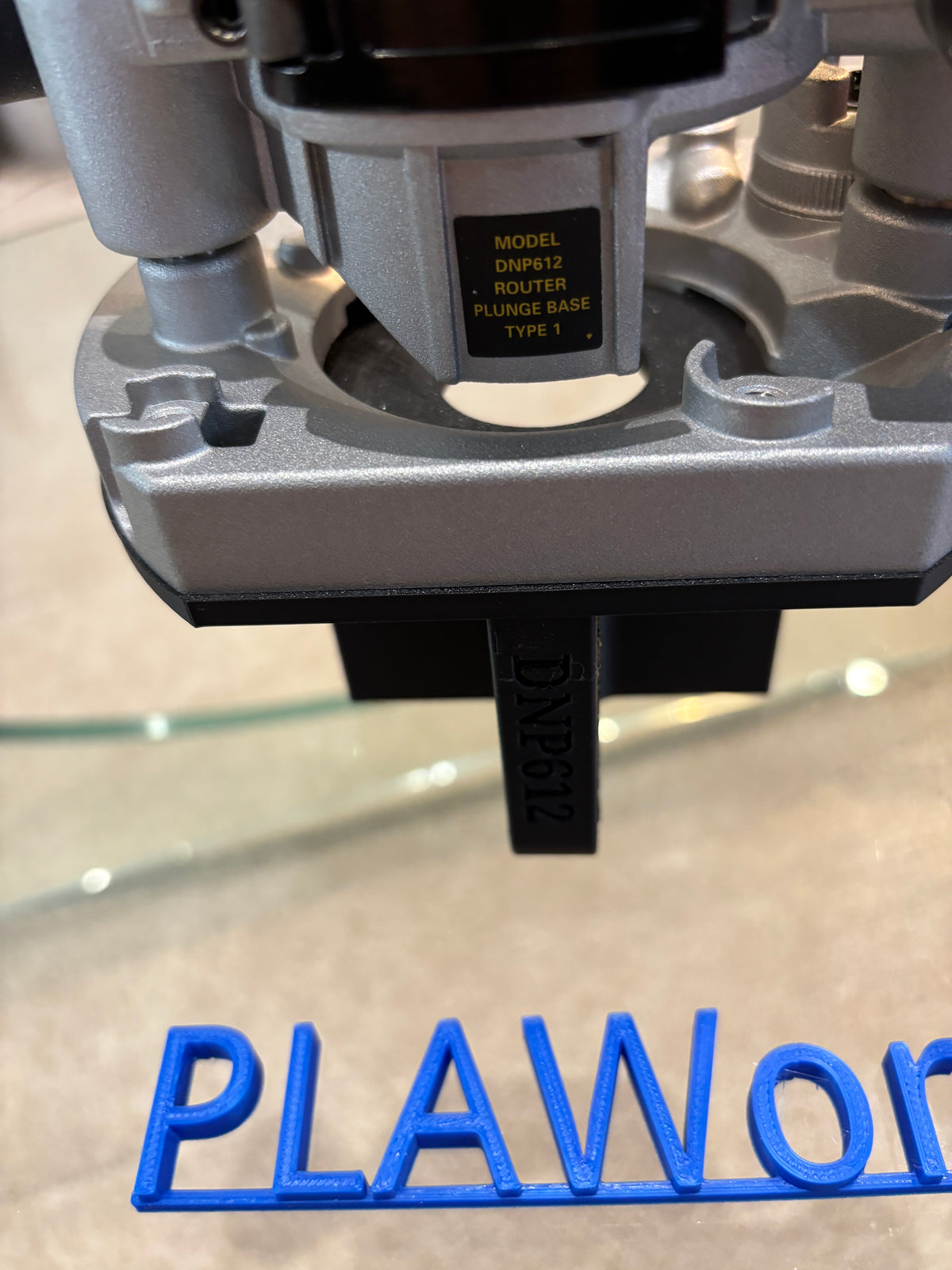 Dewalt DCW600 DWP611 Edge banding attachment in combination with the DNP612 Plunge Base Type 1