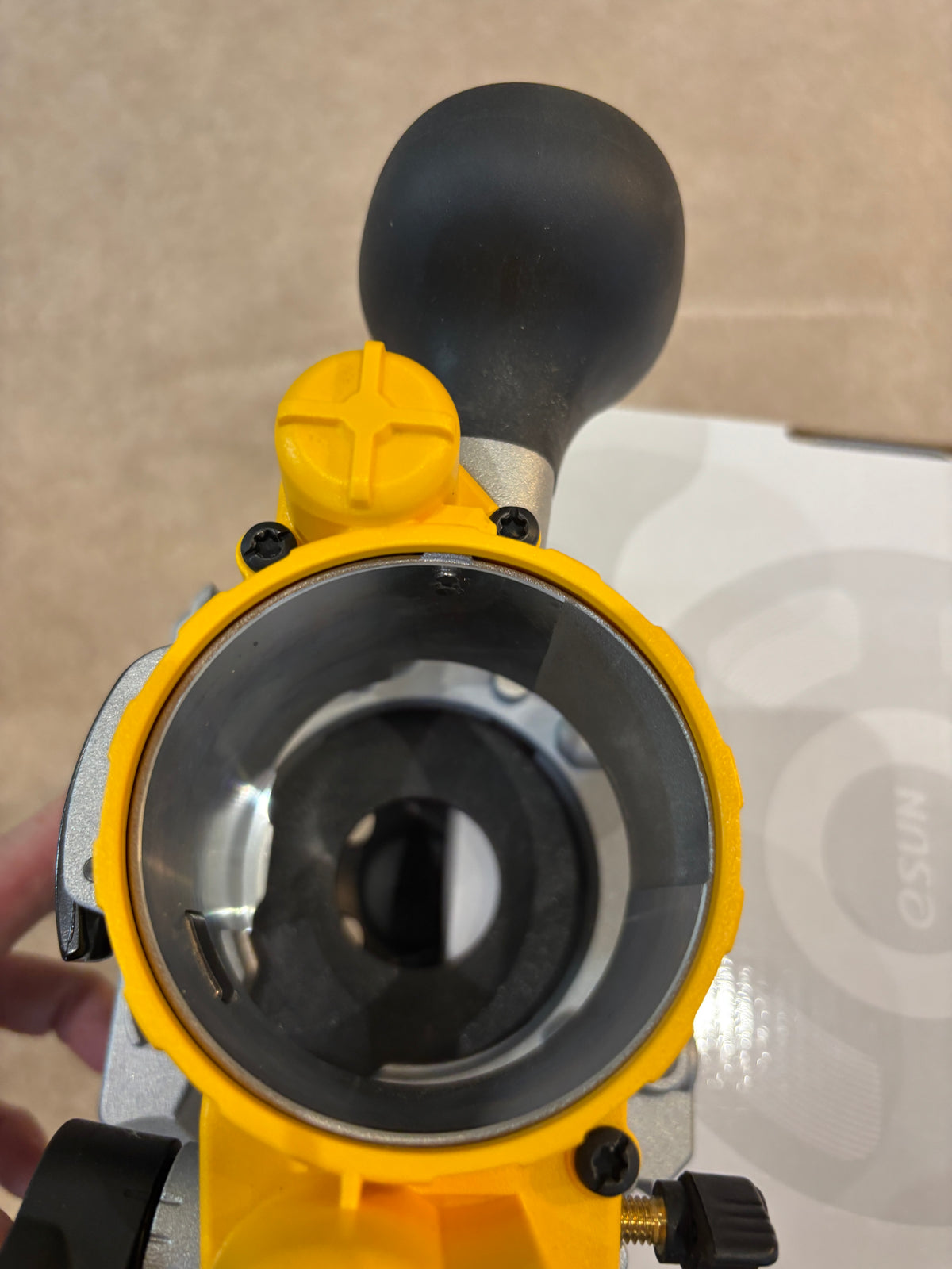 Dewalt DCW600 DWP611 Edge banding attachment in combination with the DNP612 Plunge Base Type 1