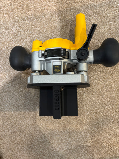 Dewalt DCW600 DWP611 Edge banding attachment in combination with the DNP612 Plunge Base Type 1
