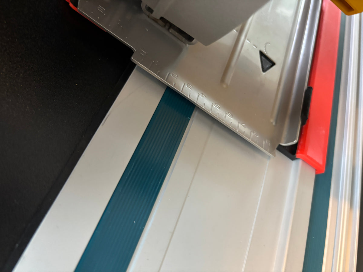 Base d'adaptation / Plaque de glissement Dewalt DCS383 pour scie circulaire afin de l'adapter au rail de guidage Makita