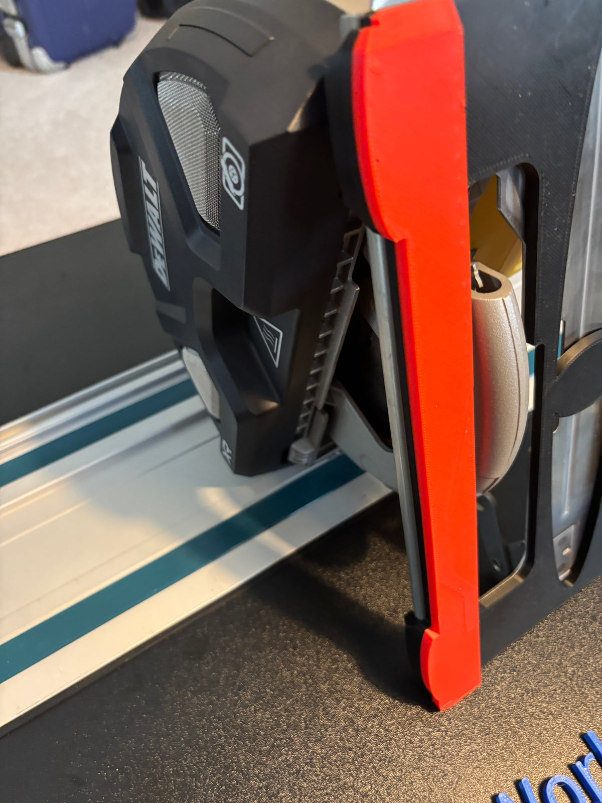 Base d'adaptation / Plaque de glissement Dewalt DCS383 pour scie circulaire afin de l'adapter au rail de guidage Makita