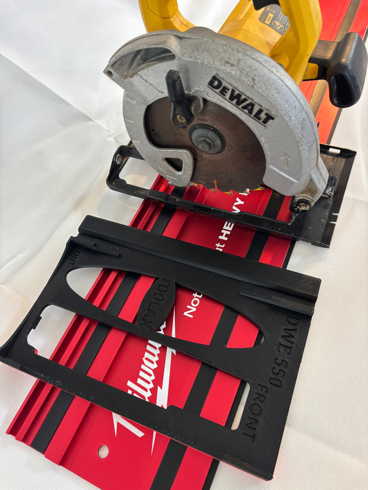 Dewalt DWE550 Adapter basis / Glijplaat voor cirkelzaag passend op Milwaukee geleiderail