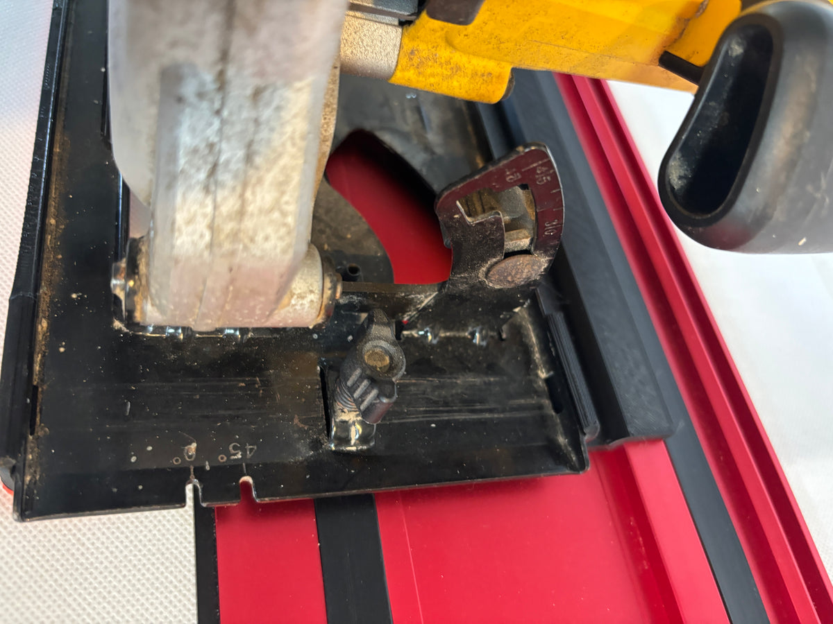 Dewalt DWE550 Adapter basis / Glijplaat voor cirkelzaag passend op Milwaukee geleiderail