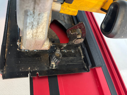 Dewalt DWE550 Adapter basis / Glijplaat voor cirkelzaag passend op Milwaukee geleiderail