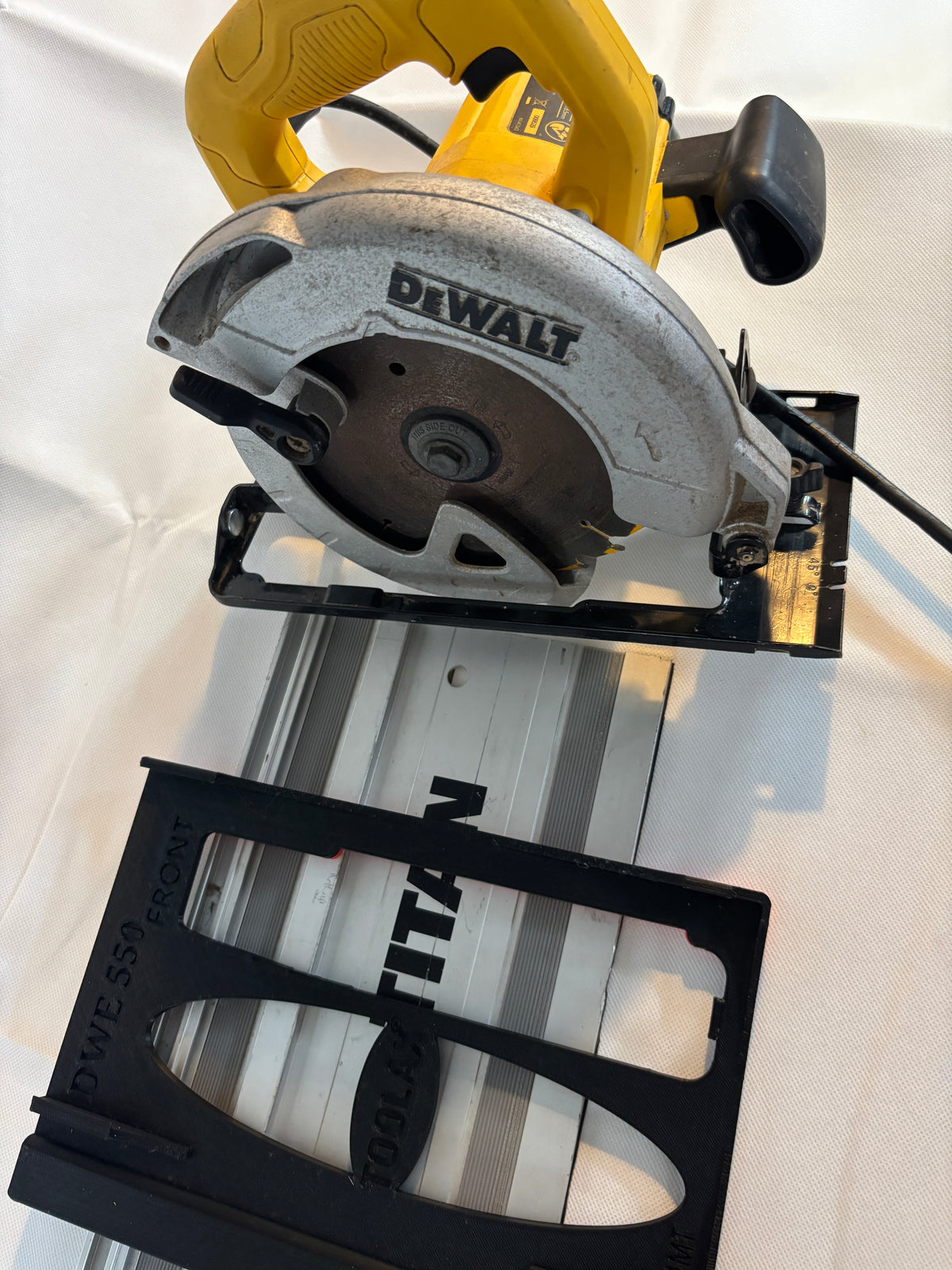 TOOLAX Adaptor base / Skid plate for Circular Saw DWE550 to fit Titan Guide rail