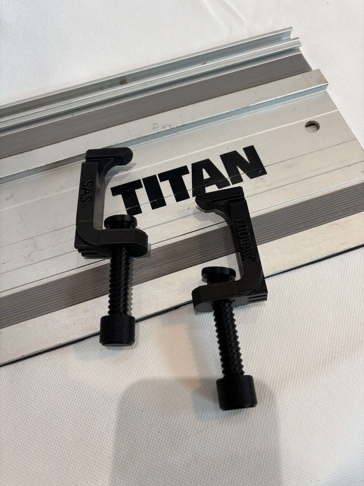 TOOLAX All-in-One Klemme G-Style - kompatibel mit Titan Führungsschiene für Tauchsägen
