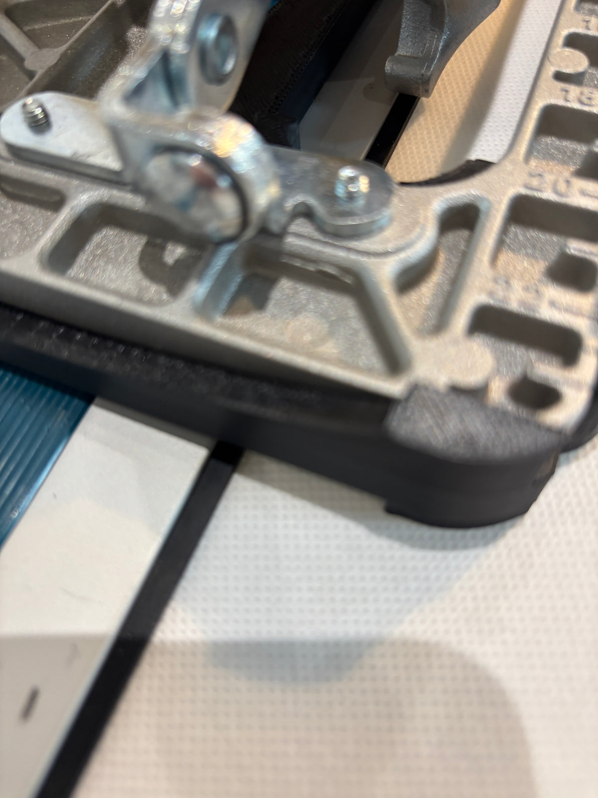 Dewalt DCS572 Adaptor base / Skid plate / Shoe for Circular Saw compatible with Makita Guide rail