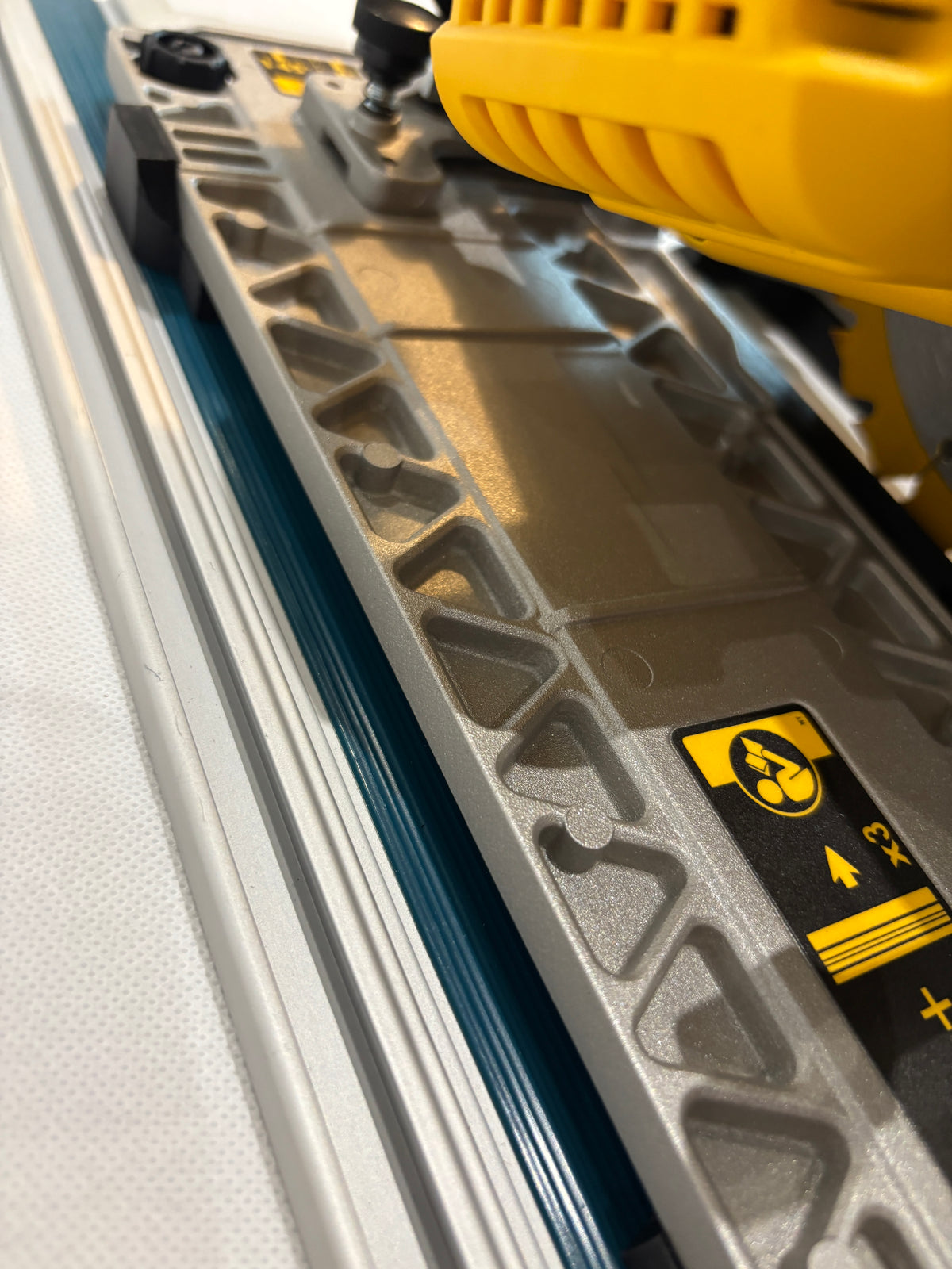 Dewalt DCS572 Adaptor base / Skid plate / Shoe for Circular Saw compatible with Makita Guide rail
