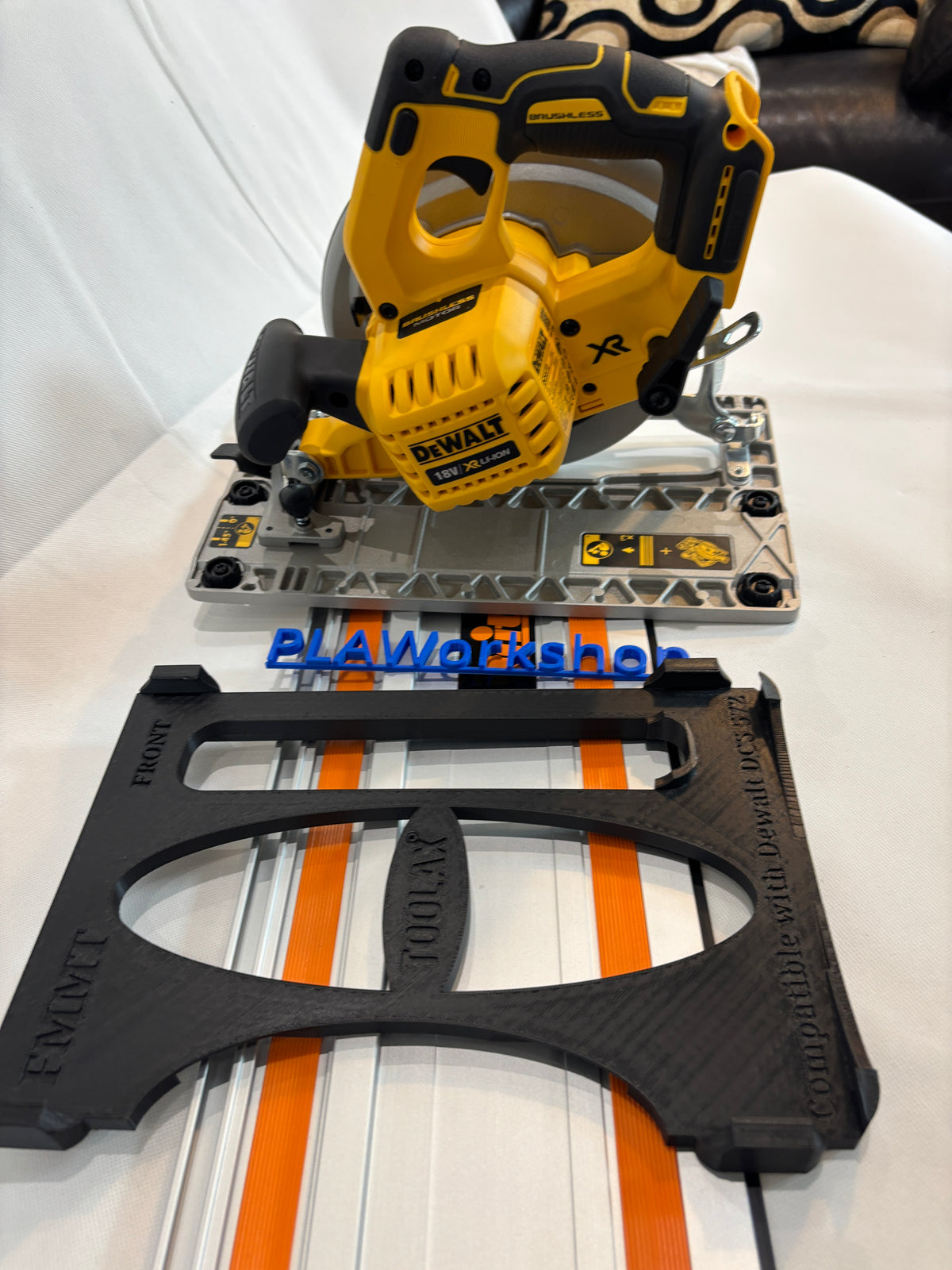 DeWalt DCS572 Adapterbasis / Grondplaat / Zool voor Cirkelzaag, compatibel met Triton geleiderail