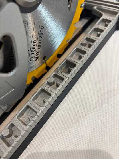 DeWalt DCS572 Adapterbasis / Grondplaat / Zool voor Cirkelzaag, compatibel met Triton geleiderail