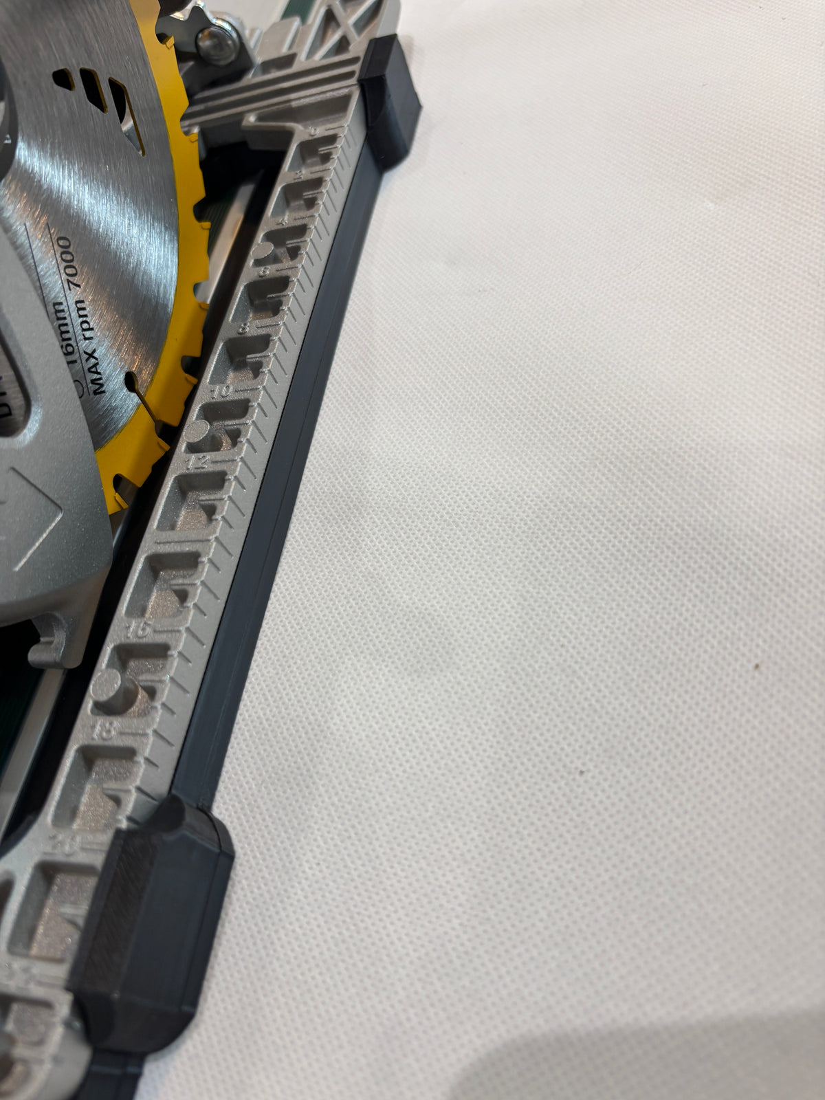 Adaptateur TOOLAX pour scie circulaire Dewalt DCS572 – Compatible avec le rail de guidage Metabo
