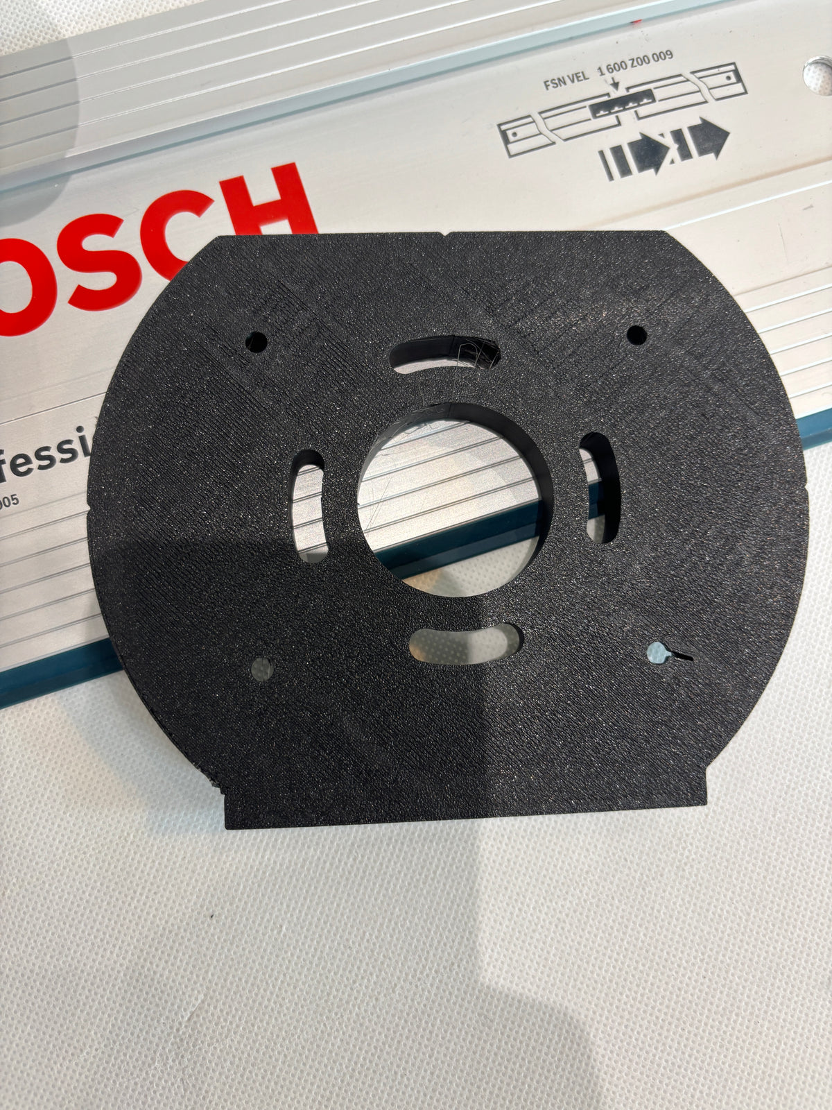 TOOLAX Adaptor to fit Bosch Guide rail for Dewalt Routers: D26203, D26204 & DCW604
