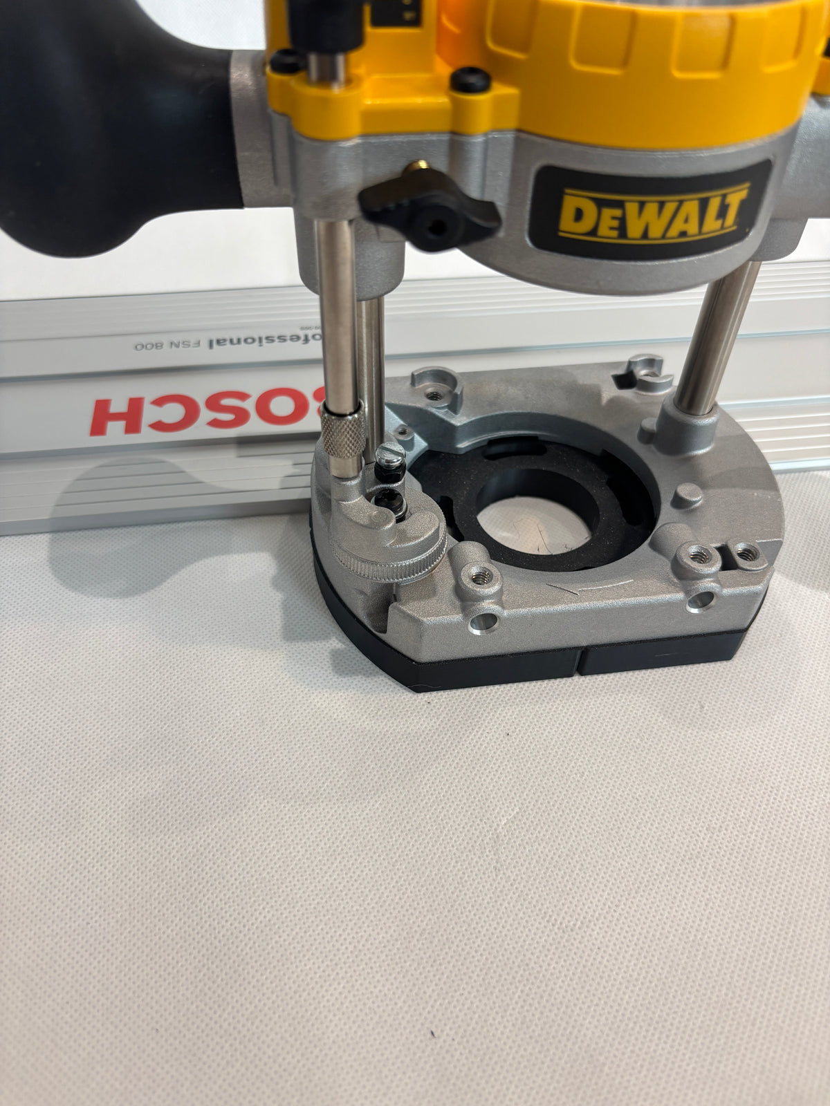 TOOLAX Adaptor to fit Bosch Guide rail for Dewalt Routers: D26203, D26204 & DCW604