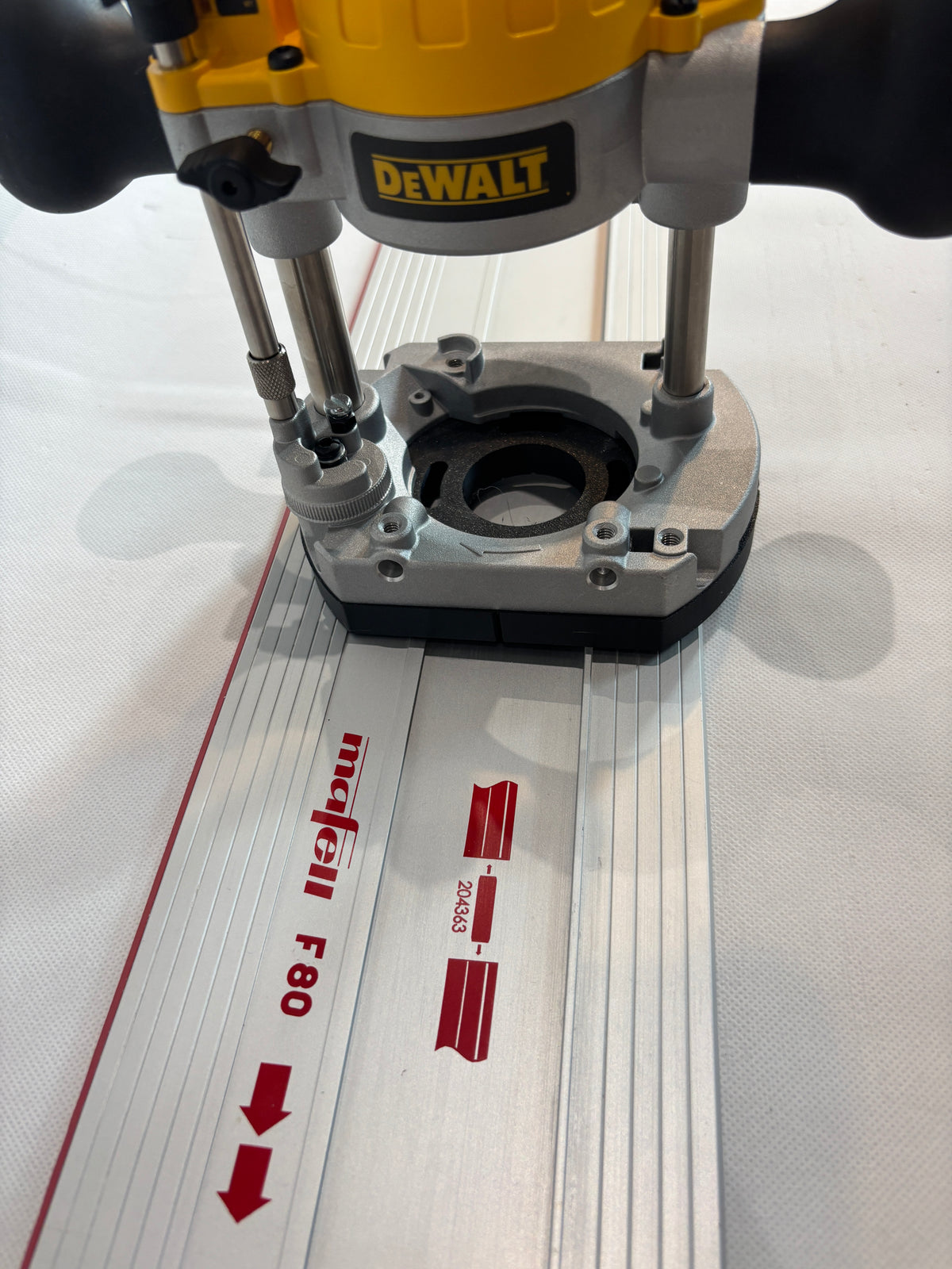 TOOLAX Adapter voor Mafell geleiderail voor Dewalt bovenfrezen: D26203, D26204 & DCW604