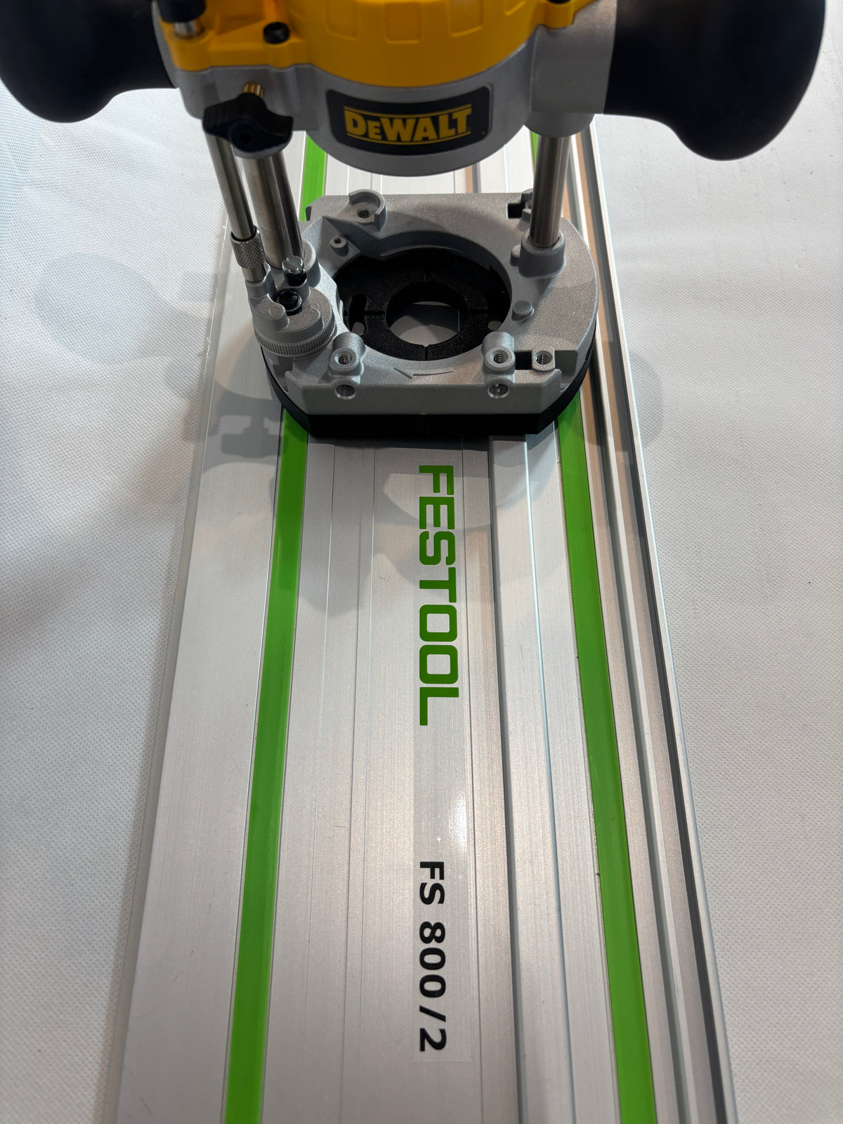 TOOLAX Adaptor to fit Festool Guide rail for Dewalt Routers: D26203, D26204 & DCW604