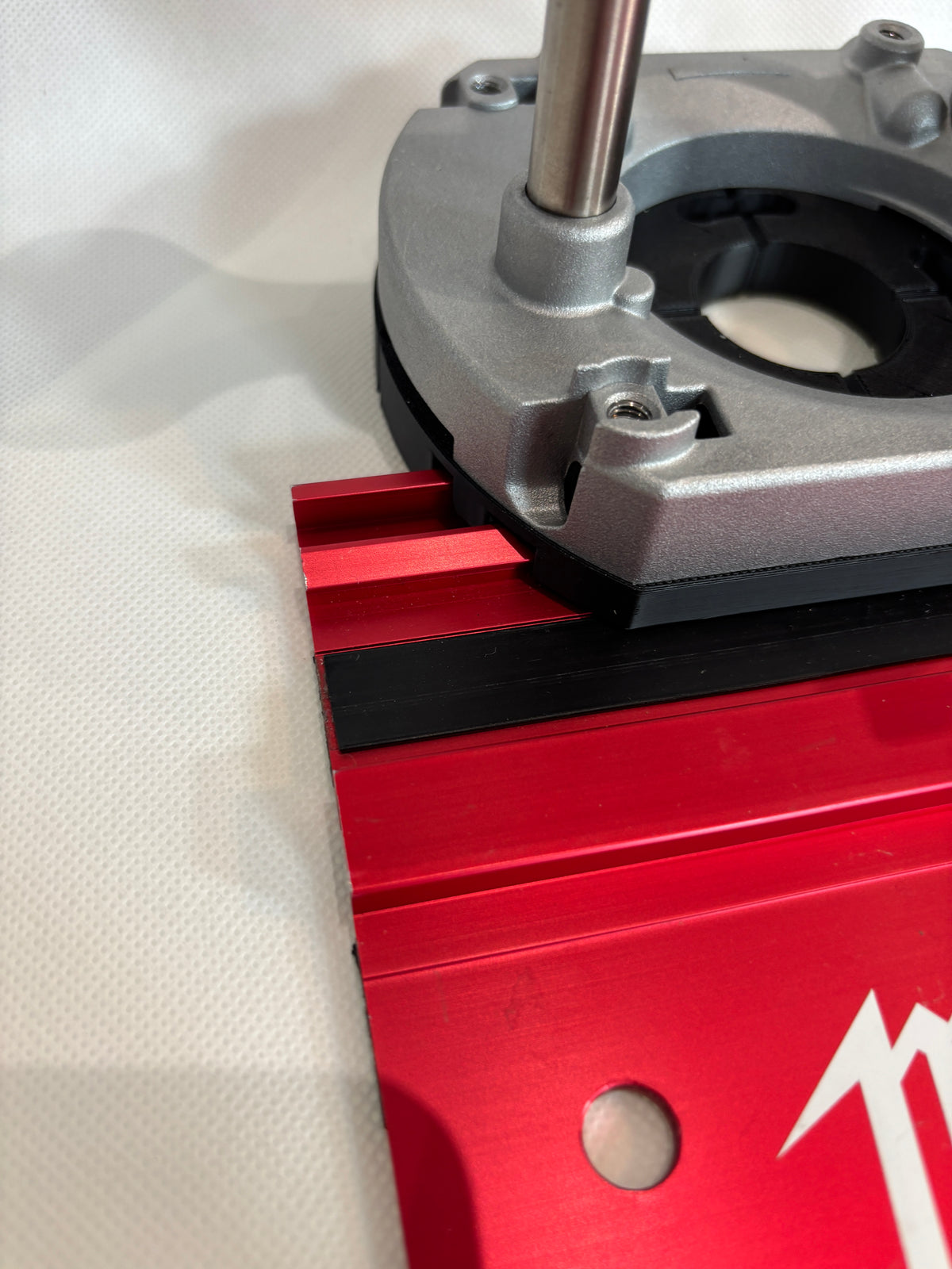 TOOLAX Adapter om Milwaukee geleiderail te monteren op Dewalt bovenfrezen: D26203, D26204 & DCW604