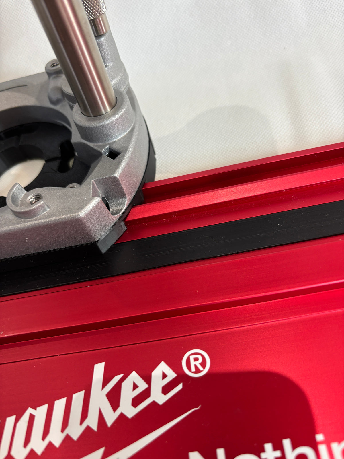 TOOLAX Adapter om Milwaukee geleiderail te monteren op Dewalt bovenfrezen: D26203, D26204 & DCW604