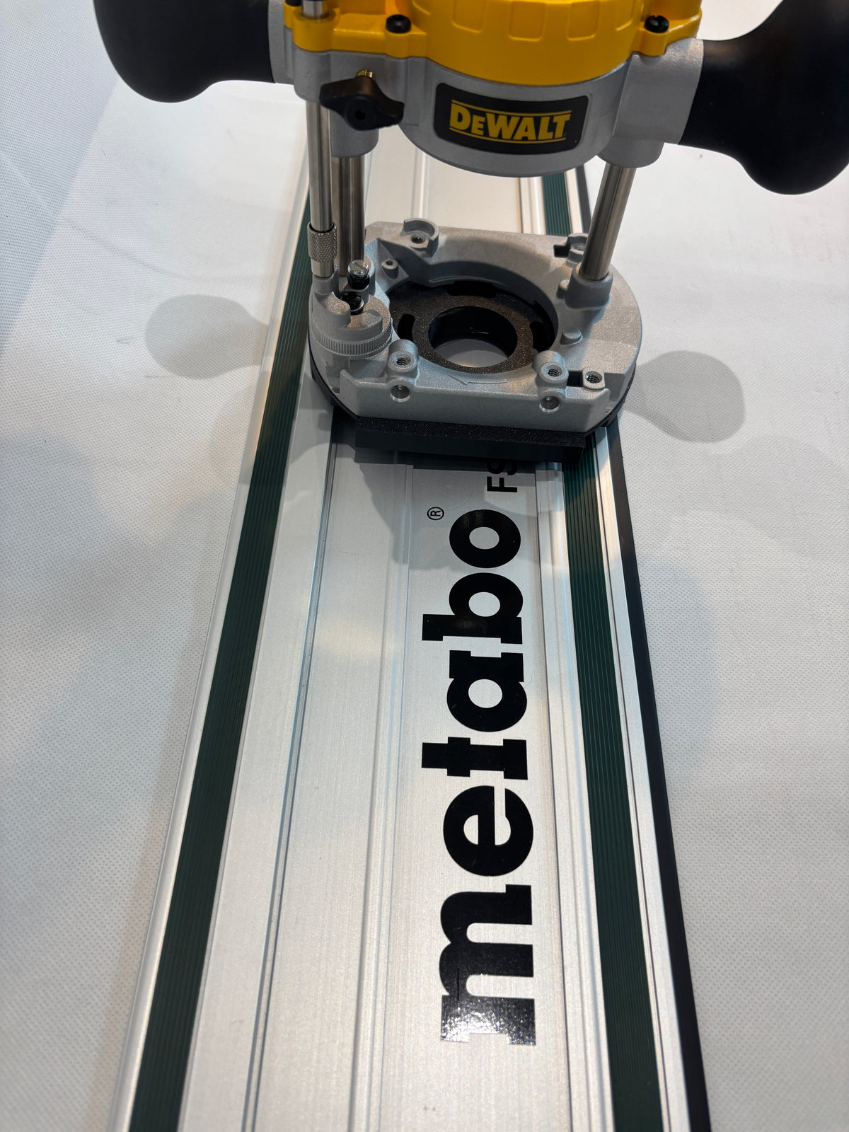 TOOLAX Adaptor to fit Metabo Guide rail for Dewalt Routers: D26203, D26204 & DCW604