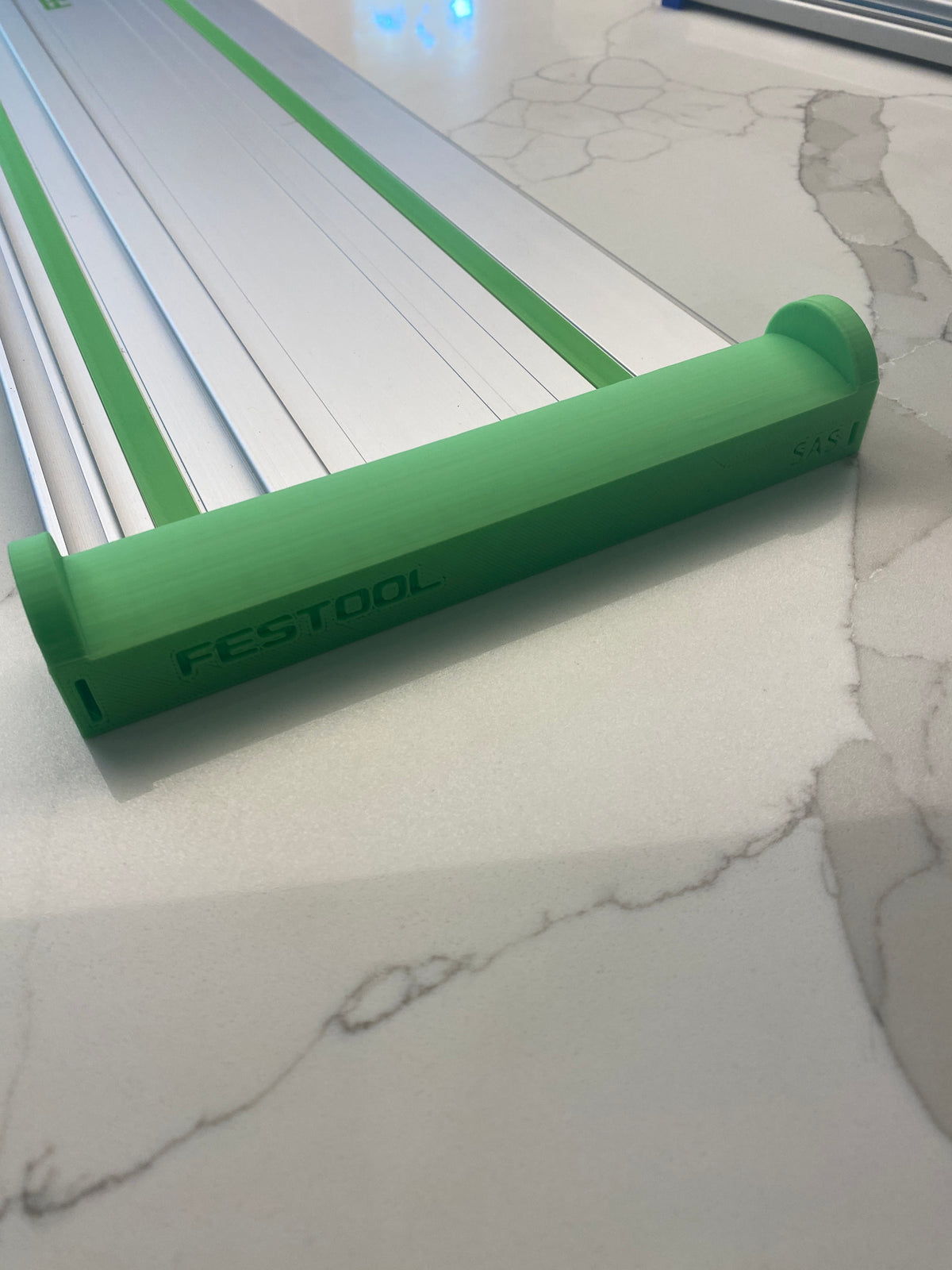 Festool Kabel- und Schlauchabweiser zur Verwendung mit Führungsschienensystem
