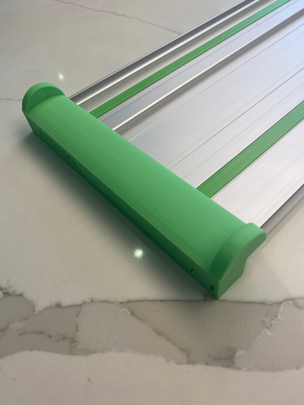 Festool Kabel- und Schlauchabweiser zur Verwendung mit Führungsschienensystem