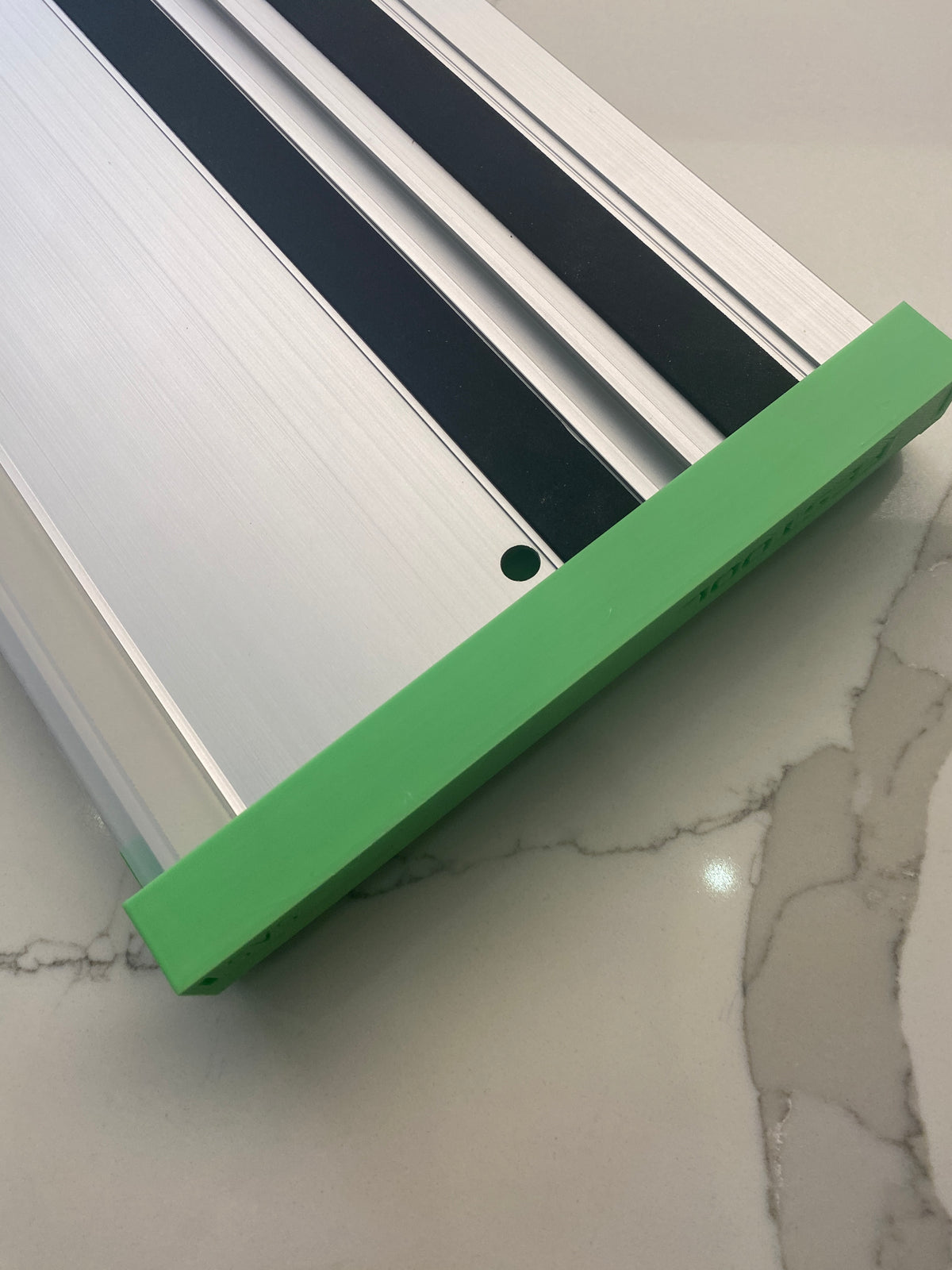 Festool Kabel- und Schlauchabweiser zur Verwendung mit Führungsschienensystem