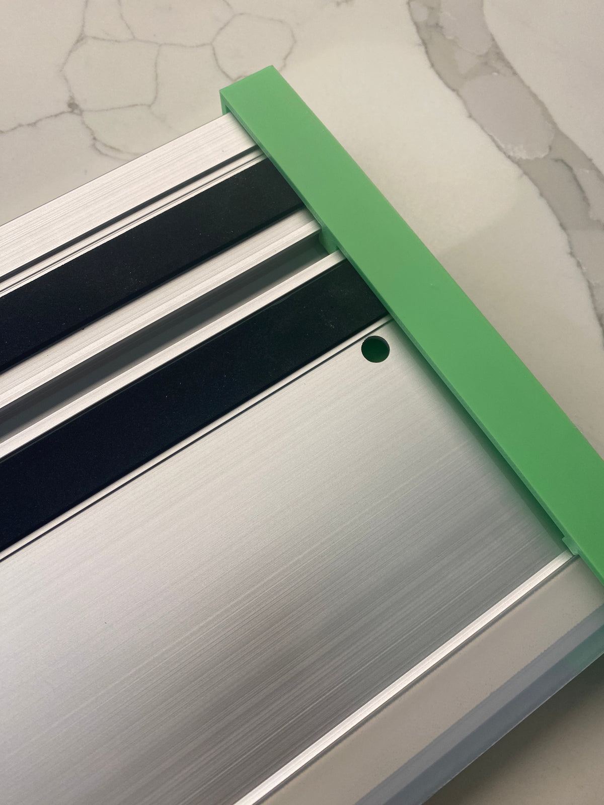 Festool Kabel- und Schlauchabweiser zur Verwendung mit Führungsschienensystem