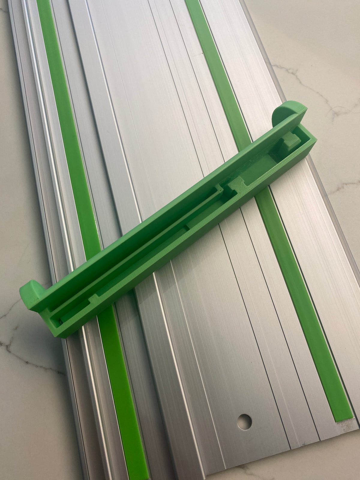 Festool Kabel- und Schlauchabweiser zur Verwendung mit Führungsschienensystem