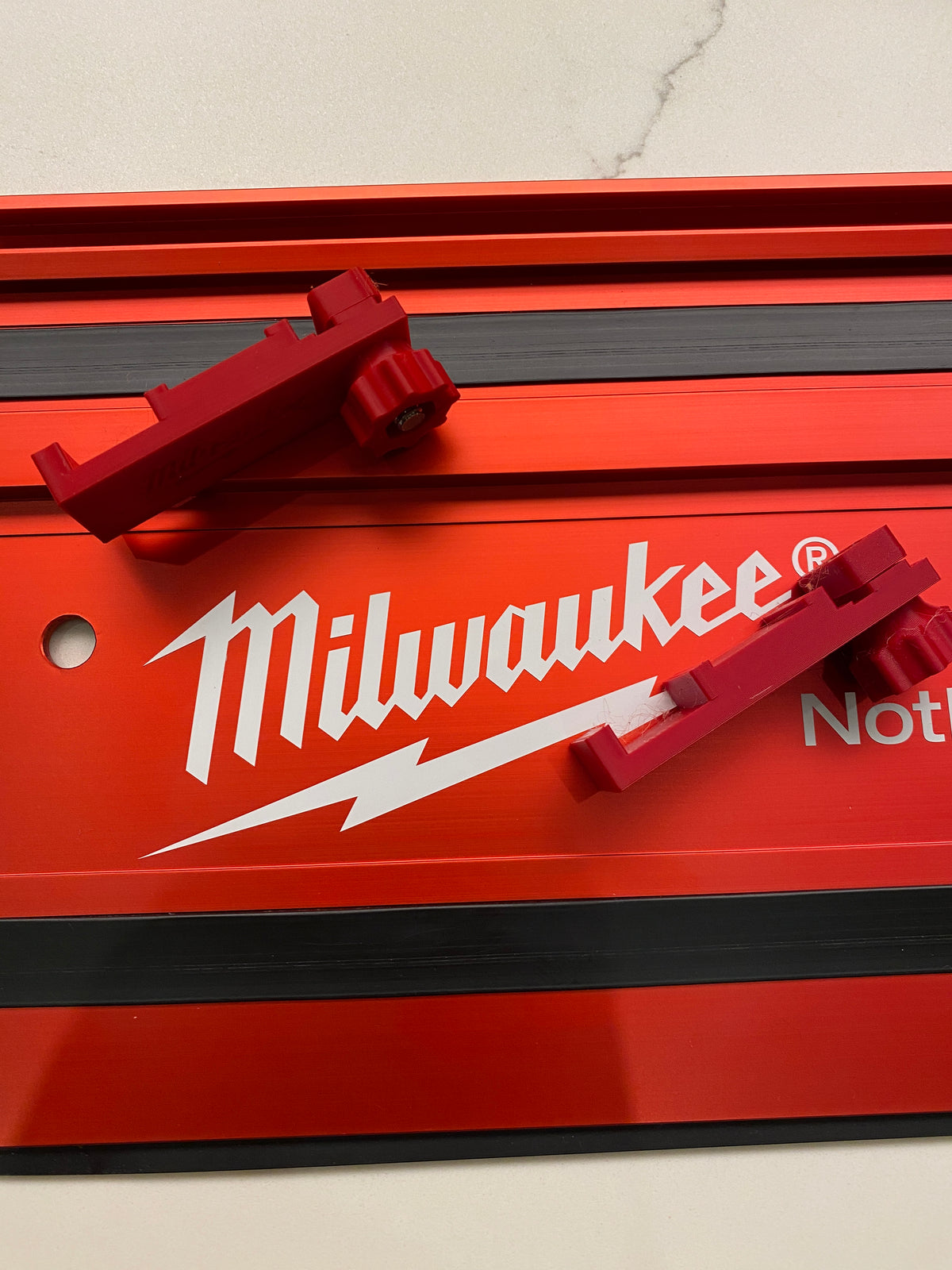 Arrêts de plongée / Butées de rail de guidage / Limites de voie / Anti-recul / Coupes répétitives 1 PAIRE pour rail de guidage Milwaukee